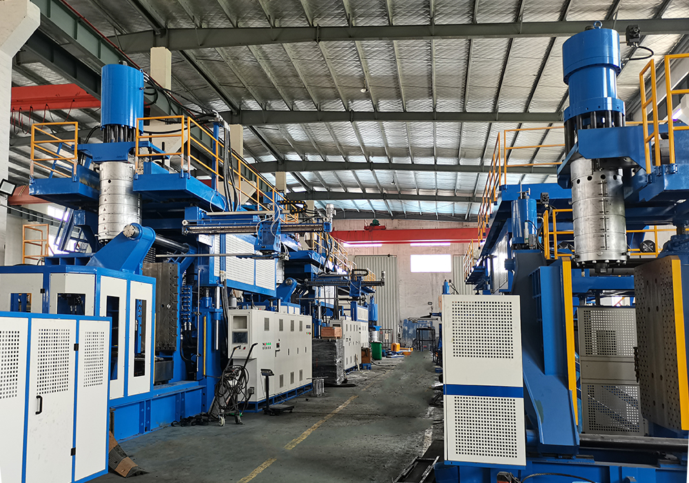 The development of extrusion blow molding machine in the industry